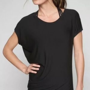 ATHLETA SHORT SLEEVE ASYM RELAXED S